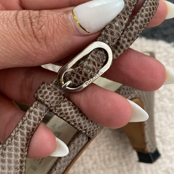 ⭐️⭐️Forever Classic CHANEL
2011 Interlocking CC Logo Slingback Pumps
Siz… - Picture 14 of 17